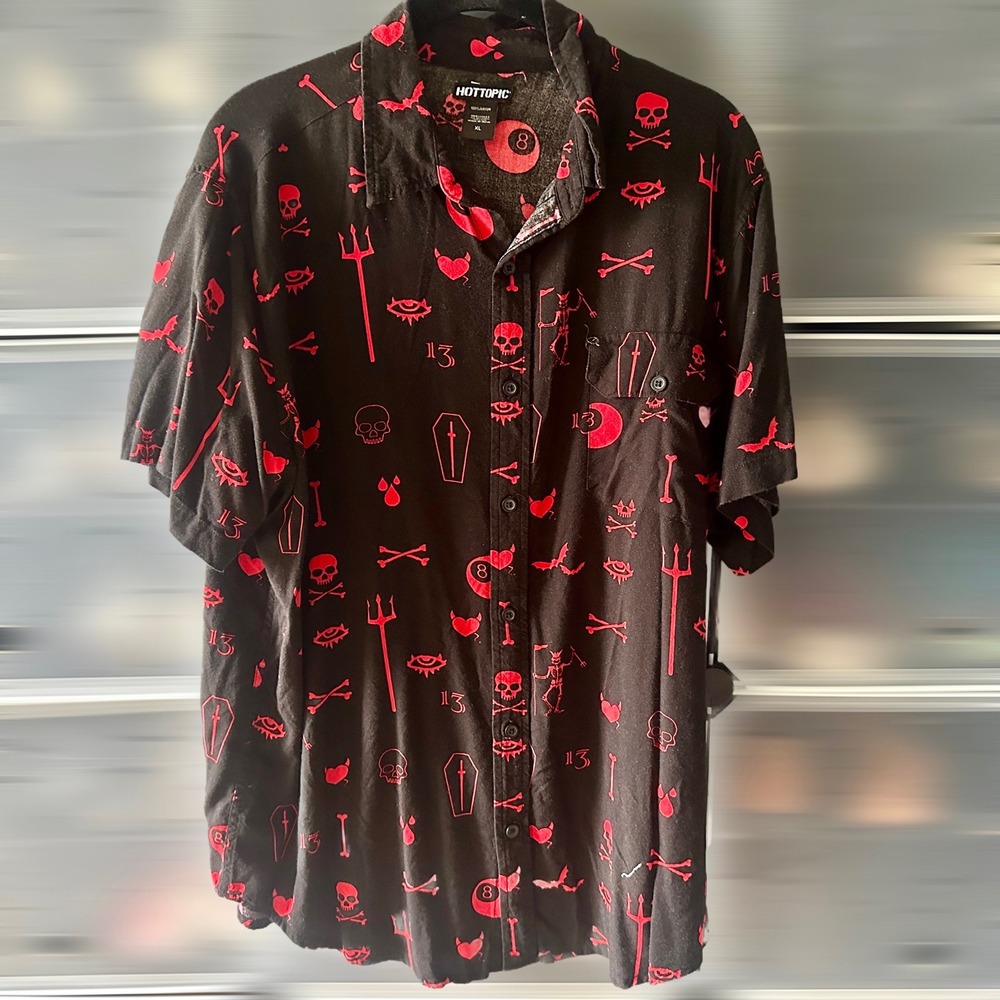 Hot Topic Mens XL Black Red Gothic Symbols Rayon Button Down Shirt Skull